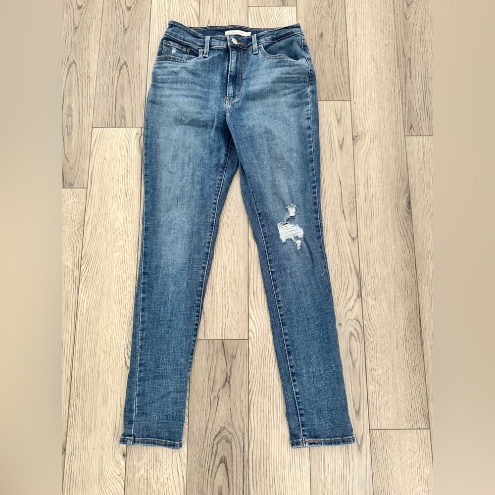 Classic Levi Blue Distressed Women High Rise Skinny Jeans